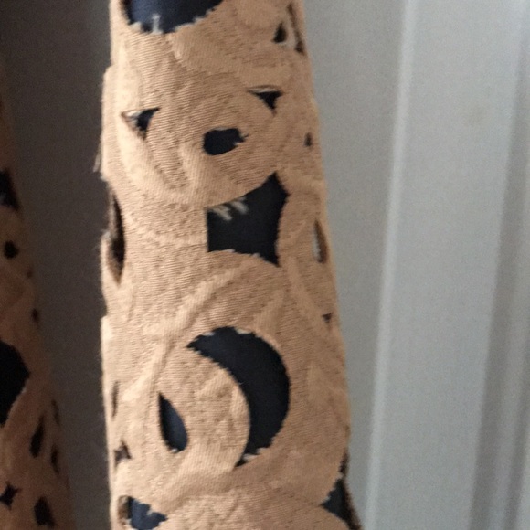 Beautiful laser cut trench coat. Caramel with black - Picture 3 of 7